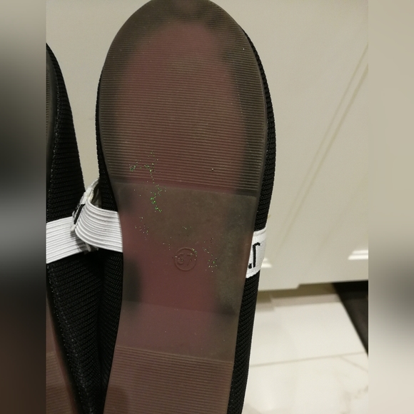 Very good condition flat, only wear once - Picture 3 of 3